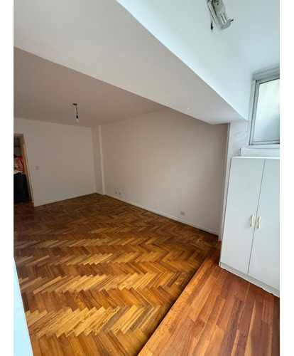 French 2400 - Monoambiente En Venta En Excelente Ubicacion, Apto Profesional, Contrafrente Tranquilo