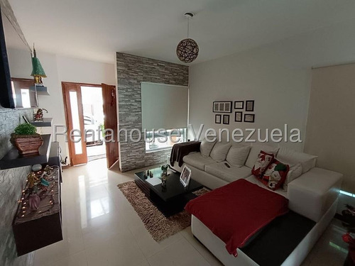 Bello Townhouse En 'el Mejor Conjunto Residencial De Mañongo' Con Planta Eléctrica 100% Y Pozo De Agua Tiene 190 Mt2 De Construcción En 115 Mt2 De Terreno, Mas 27 Mts De Jardin. 3 Habitaciones