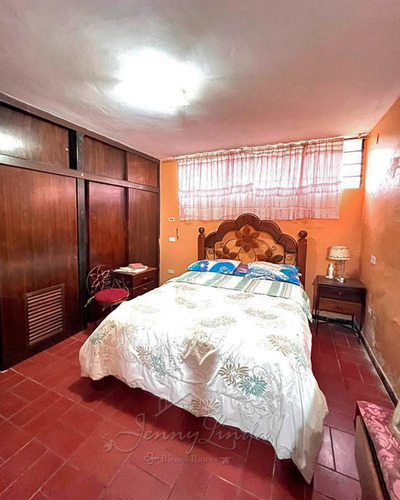 Se Vende!!! Amplia Casa En La Urbanización Andrés Bello Maracay Aragua