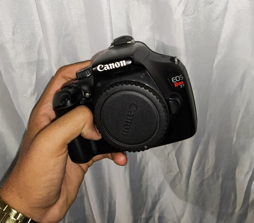 Canon T3 + Lente 18-55 .Poucos Clicks.