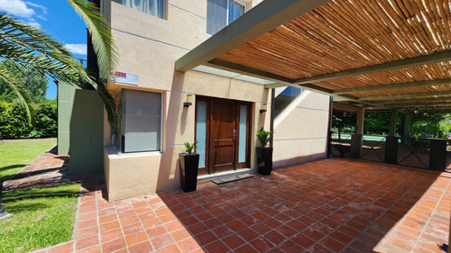 Venta Hermosa Quinta De 5 Ambientes, Barrio Parque La Celia, Ezeiza