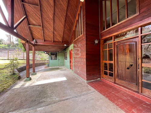 Espectacular Casa En La Unión | Cercana Colegio Alemán.