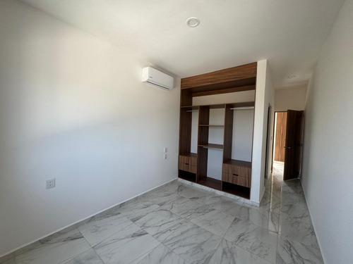 Casa En Venta En Lomas De La Rioja Con Alberca, Roof Garden, 3 Recámaras Y Un Estudio Que Puede Ser 4ta. Recámara, Riviera Veracruzana