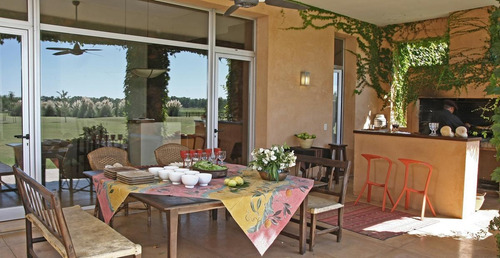 Imagen 3 de 19 de Espectacular Casa En Club De Polo En Lobos