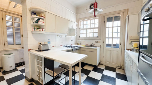 Venta Casa 7 Ambientes Estilo Alemán Pileta Martínez