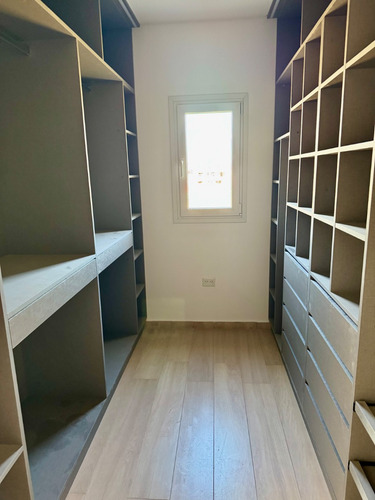 Venta De Casa A Estrenar En Barrio Cerrado Village Joven