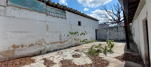 Bodega Comercial Con Amplio Patio De Maniobras ,en El Centro De Merida