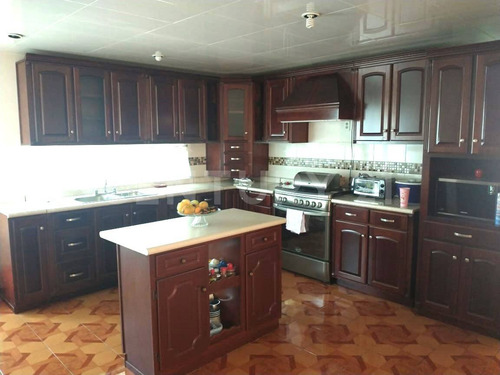 Casa En Venta De 4 Recamaras Y Amplio Jardin Cerca De Camino Real A Cholula.
