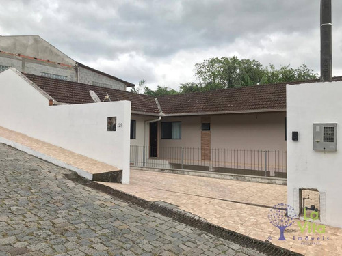 Linda Casa A Venda Com 3 Dormitórios, Sendo Uma Suíte, No Bairro Bela Vista Em Gaspar - Ca0397
