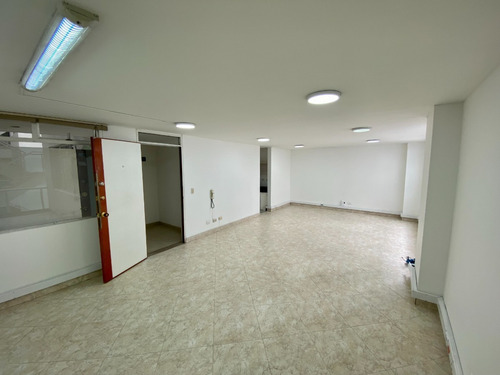 Imagen 6 de 22 de Arriendo Oficina 39m2. Chicó, Carrera 15. Piso 2, Espacio Amplio Vista Lateral, Con 1 Cupo De Parqueadero