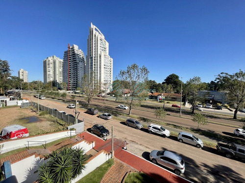 Imagen 21 de 22 de Apartamento De 3 Dormitorios Con Bajos Gastos A La Venta!!
