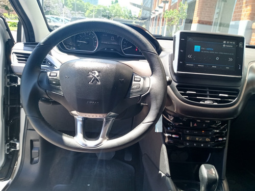 Peugeot 2008 Feline At, Gris P, 2018, 12000kms