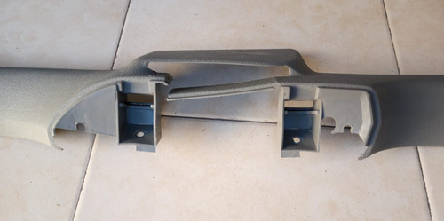 Moldura Pisa Alfombra Der Vw Jetta A4 Automáco Americano 02 (Usado)