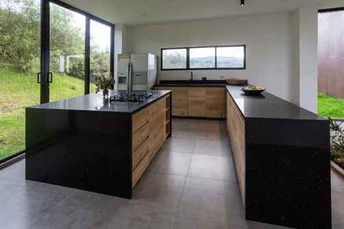 Casa En Venta En Vía Principal De Santa Elena. Cod V15184