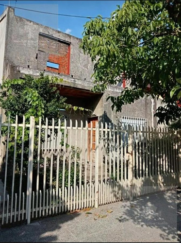 Imagen 1 de 10 de Casa - Villa Luzuriaga