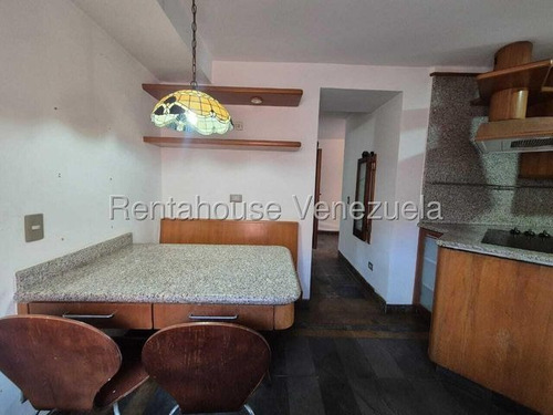 Espectacular Y Amplio Town-house Lugar Tranquilo Para Vivir En Familia, En Alquiler En La Trinidad. Fabiolamls #25-23422. .