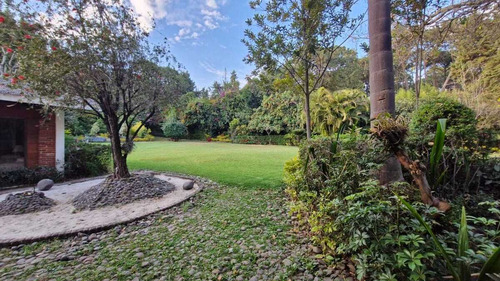 Inigualable Residencia En Venta En Jardines De Ahuatepec, Cuernavaca