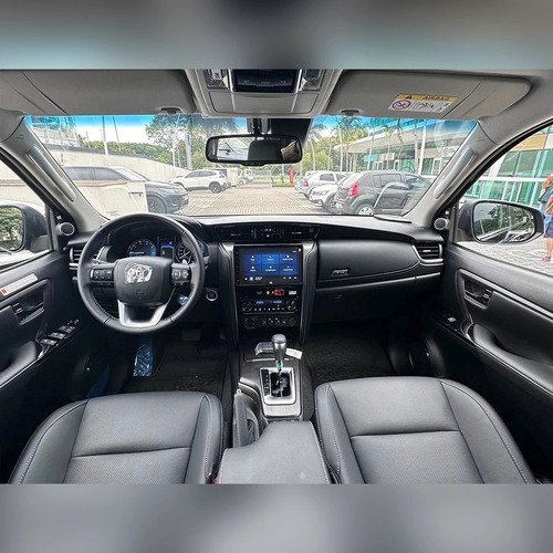 Toyota Hilux SW4 2.8 D-4D TURBO DIESEL SRX PLATINUM 7L 4X4 AUTOMÁTICO