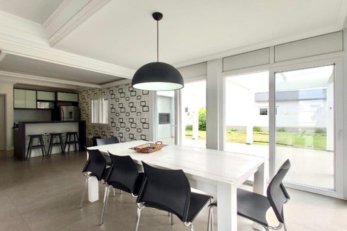 Imagem 18 de 24 de Casa À Venda Em Xangri-lá - Ca00999 - 34963232