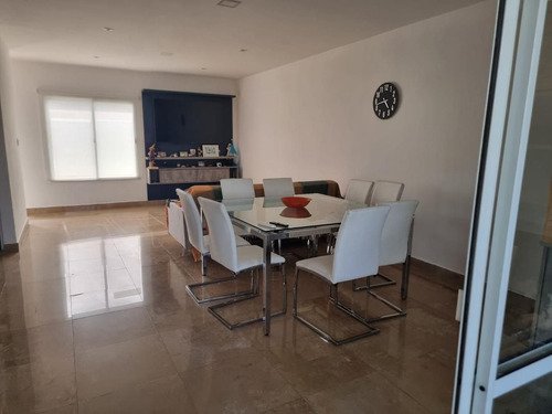 Casa En Venta En Barrio Privado Las Palmas