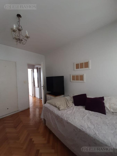 Imagen 8 de 16 de 3 Ambientes Apto Profesional O Vivienda - Piso Alto Con Mucha Luz Y Sol.
