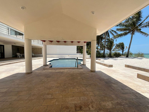 Casa Frente Al Mar En Venta En Merida F-215, 4 Rec. En Chicxulub $12,000,000