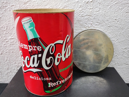 Lata De Cartón Grande Siempre Coca Cola 1997 De Regalo 20cm (Usado)