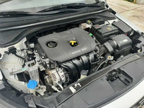 Imagen 11 de 15 de Hyundai Elantra 2018 2.0 Gls Premium At