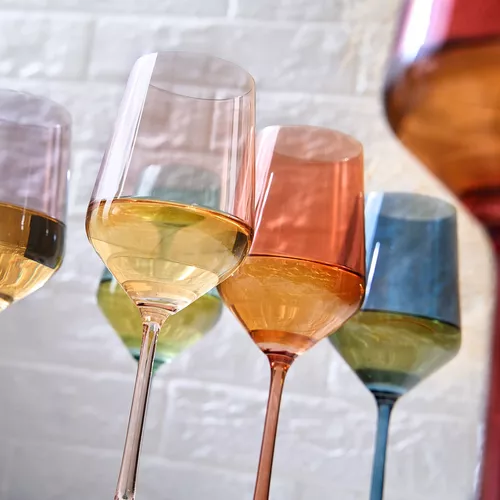 Juego de 6 copas para vino blanco de cristal tallado. Hermosas!! Color  rosado. #cristales #copas #vinoblanco