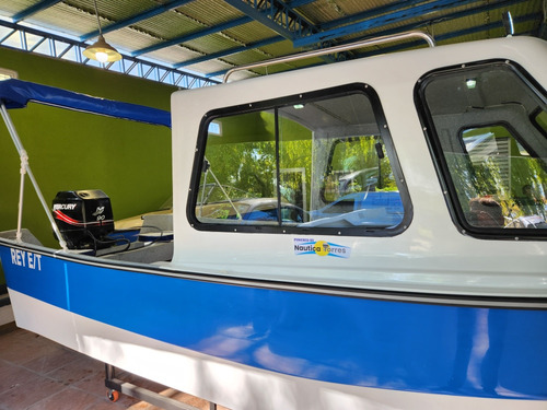 Tracker Cabinado Cuddy 530