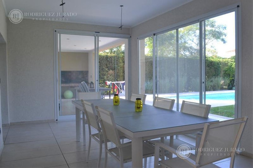 Imagen 10 de 28 de Casa De Gran Diseño, Espaciosa - Haras Santa Maria (toma Menor Valor En Mismo Barrio)