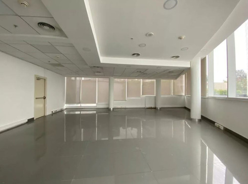 Local Comercial En Arriendo En Las Condes 148 M2
