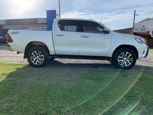 Toyota Hilux 2.8 Cd Srx 177cv 4x4 At 2017