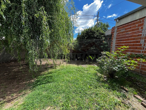 Casa 1 Dorm. En Venta - Calle Escalada Y 132 - General Belgrano.