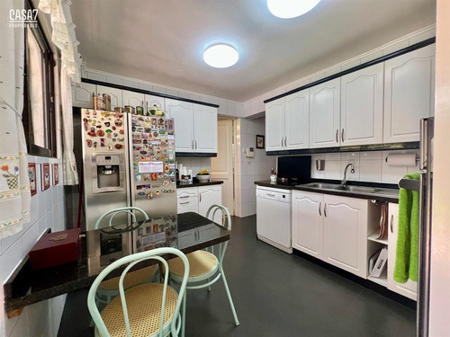 Casa En Venta De 5 Dorm. En Providencia