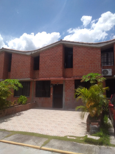 Townhouse En Nueva Casarapa