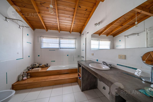 Venta Casa 6 Ambientes Con Pileta, Quincho Y Cochera En Olivos, Acepta Permuta