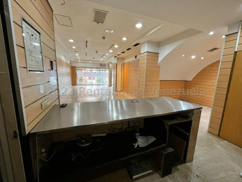 Local Comercial En Venta En Centro Comercial San Ignacio La Castellana 24-11677 Cs