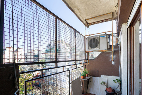 Venta. Dos Ambientes Con Balcon Y Lavadero. Villa Crespo