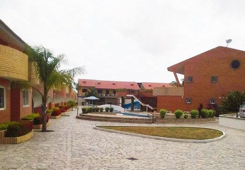 Townhouse En Conj. Residencial Los Roques Ciudad Flamingo Gm