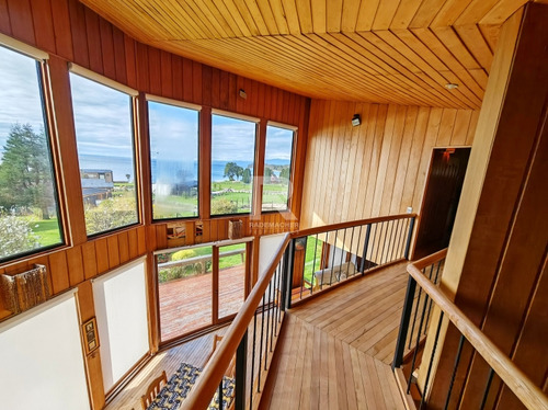 Casa Con Orilla De Lago Y Vista Volcanes