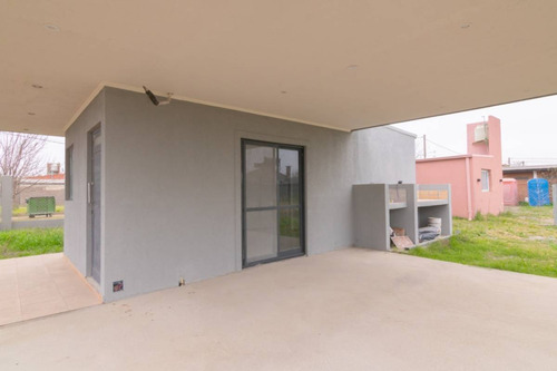 Venta Casa Dos Dormitorios Punta Chacra Roldan Con Patio Y P