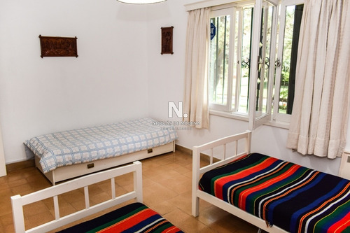 Casa En Punta Del Este , Cantegril- Ref: 3891
