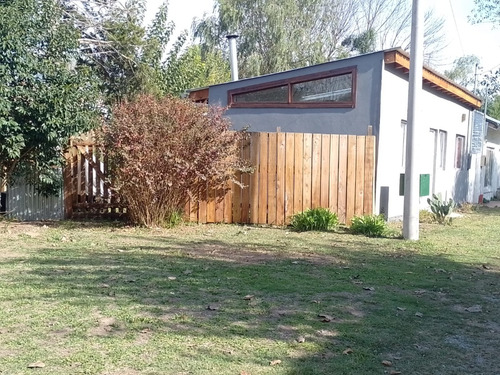 Casa Racionalista De Diseno Moderno, En Club De Campo Weekend , Con Detalles Unicos De Madera Reciclada Y Claraboyas En Techo Y Paredes