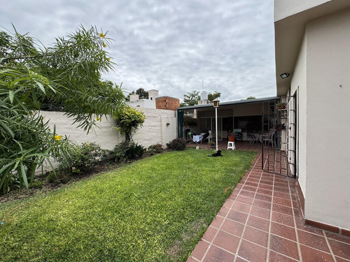 Vendo Casa 2 Dorm. Zona Sur. B. Iponá, Cordoba. Apta Crédito