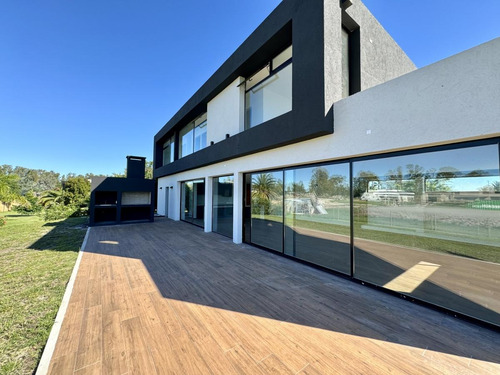 Colonia - Venta Casa De 3 Dormitorios Con Excelente Vista