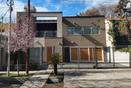 Casa En Venta - 4 Dormitorios 4 Baños - San Rafael