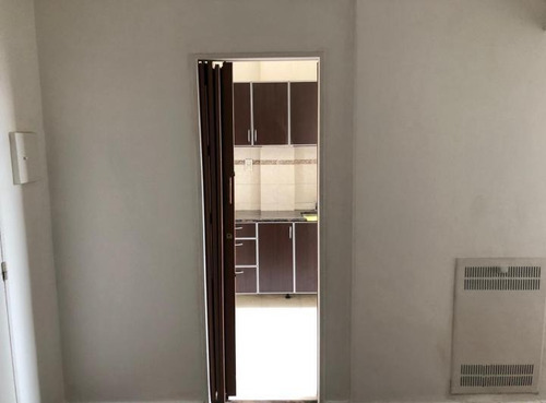 Imagen 2 de 11 de Con Renta Departamento En Venta - Balvanera - 3 Ambientes