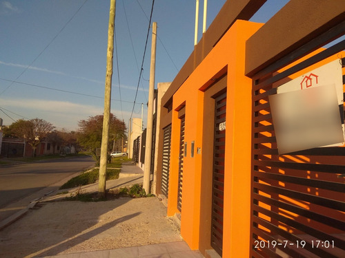 Casa A Estrenar, Todo En Planta Baja. Zona Villa Malvina.