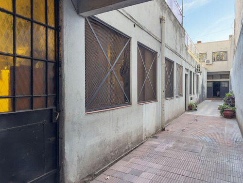 Venta - Casa Tipo Ph - Multifamiliar - 5 Ambientes - Terraza - Taller De Trabajo